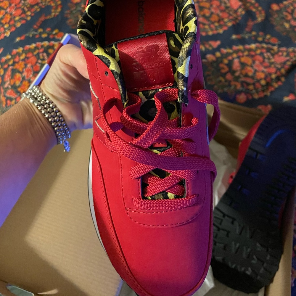 Rare womens brand new in the box new balance sneakers size 9.5